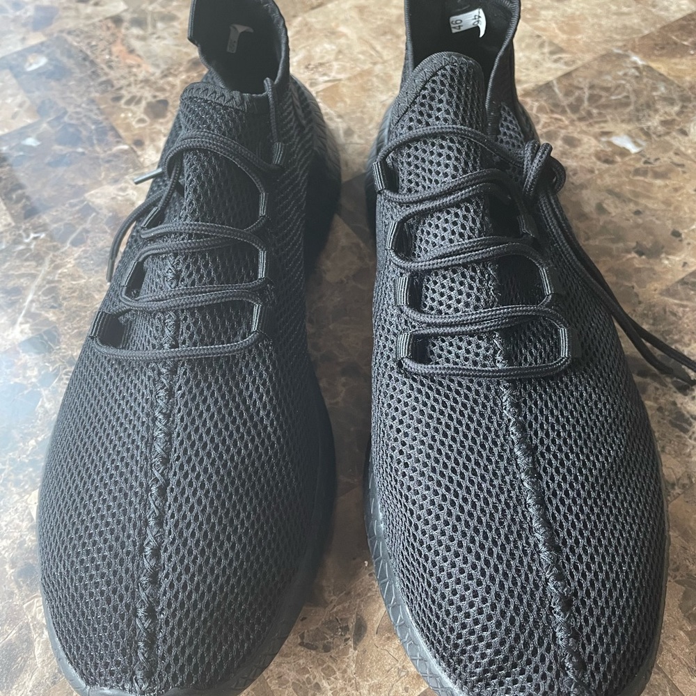 BRANDNew SHEIN Designed 2020 sneakers in black.Fashion forward and comfortable.
